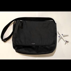 Vey chic Kate Spade nylon messenger bag